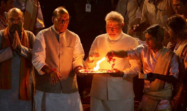 Modi at Dasashwamedh Ghat, Varanasi/Benaras on 17 May 2014. Courtesy, Amar Ujala website.